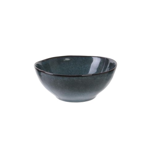 Okrągła ceramiczna miska kuchenna Midori VII o nieregularnym kształcie i granatowym połysku na białym tle.