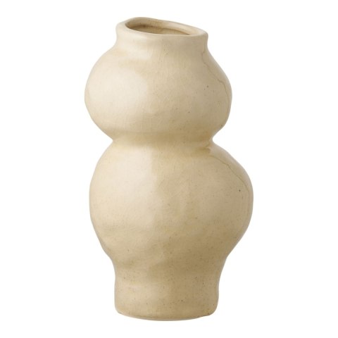 Beżowy ceramiczny wazon Hizumi o nieregularnym, rzeźbiarskim kształcie na białym tle.