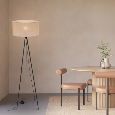 minimalistyczna lampa podłogowa maika kinari w jasnym wnętrzu