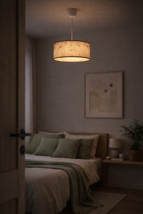lampa wisząca japandi Washi beżowa w salonie nad stolikiem kawowym