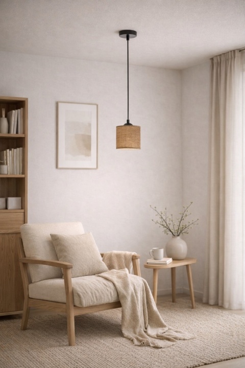 Lampa wisząca rattanowa Kurumi I w strefie wypoczynku japandi
