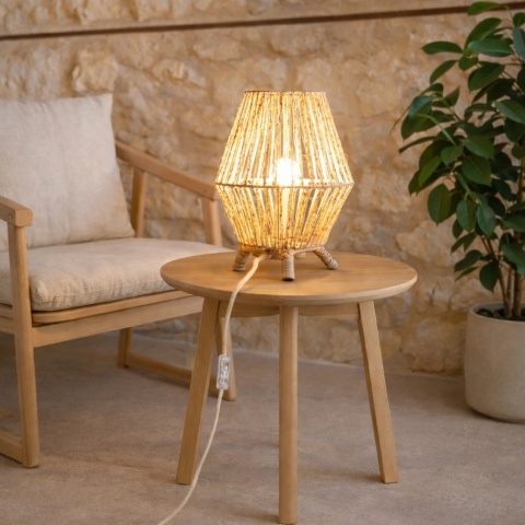 lampa stołowa japandi hikari ami na stoliku drewnianym
